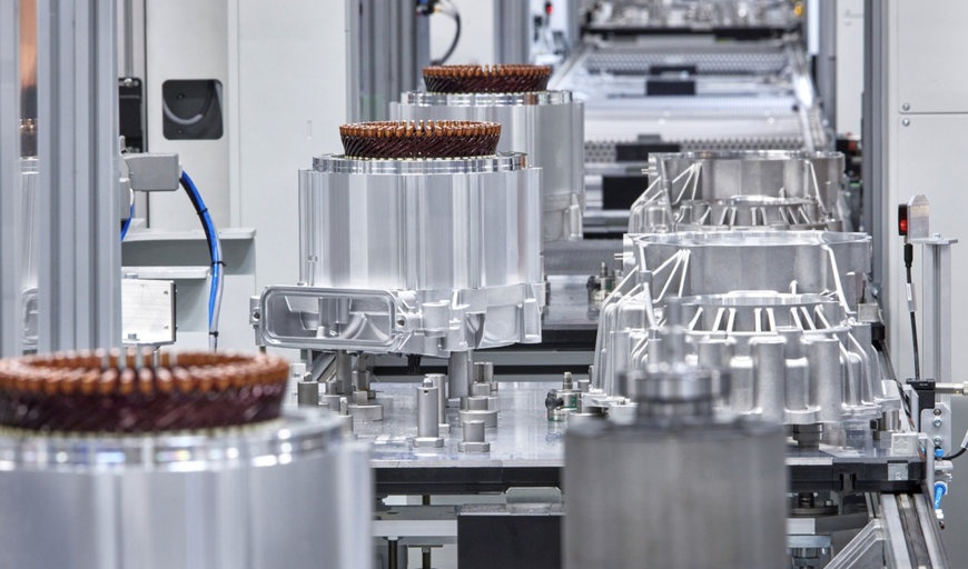 Bosch rozpoczął produkcję seryjną silników elektrycznych i falowników wykorzystujących technologię 800-woltową